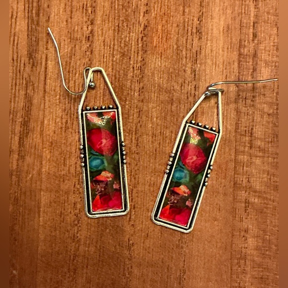 Beautiful pair of Earrings! Brand New! - Picture 2 of 2